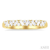1/3 Ctw Zig Zag Scatter Baguette and Round Cut Diamond Fashion Band in 14K Yellow Gold